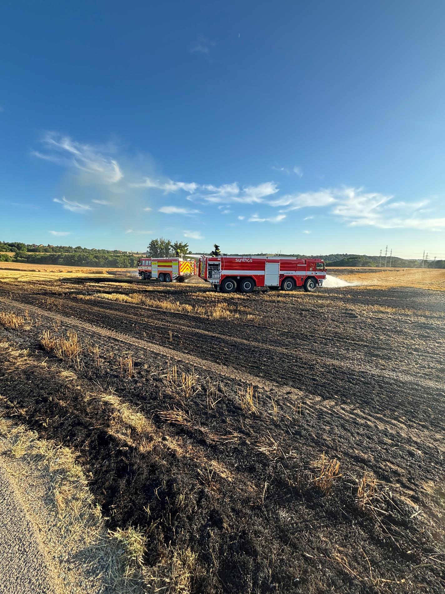 Požár pole u Ladné